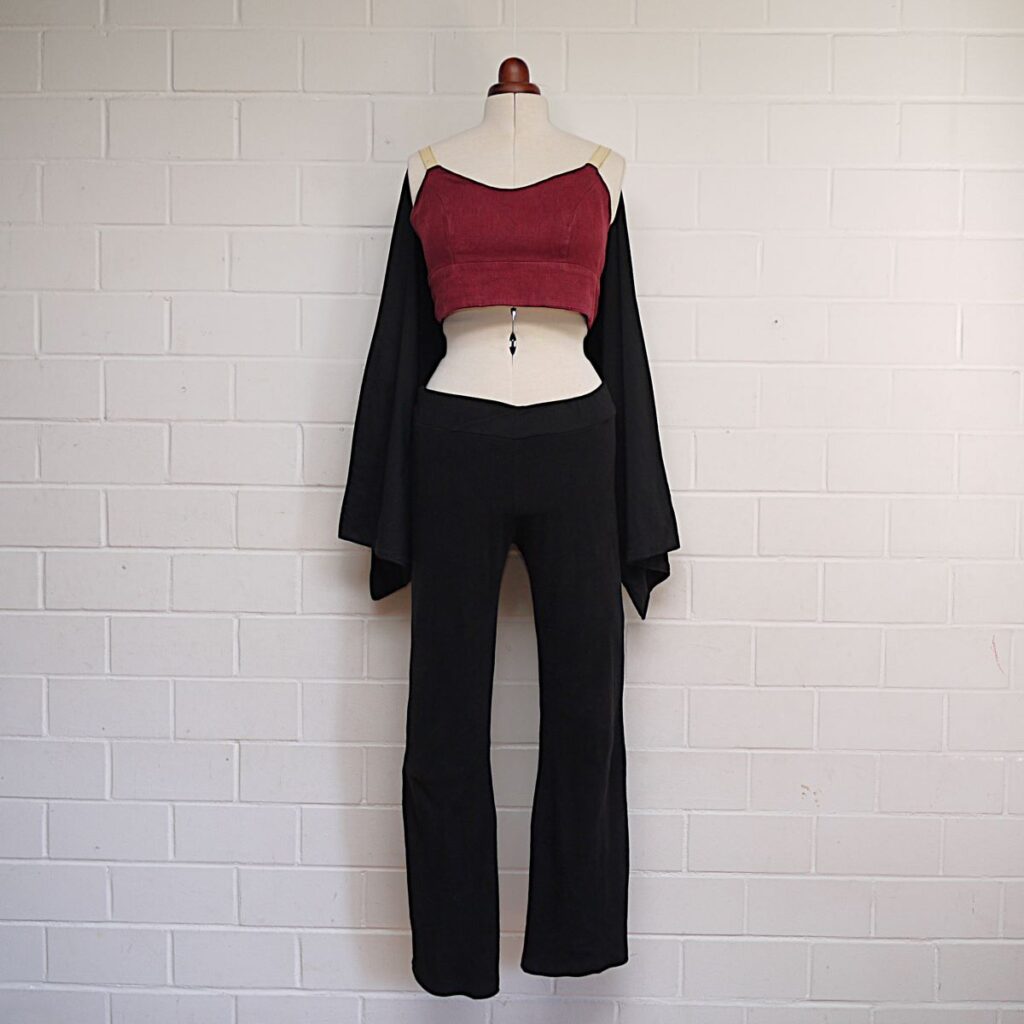 Crop-Top-mit-Fluegeln-Jerseyhose_atelier-herzblume.jpg